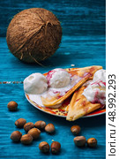 freshly baked waffle pecan coconut dessert with appendices ice cream .Shallow DOF. freshly baked waffle pecan coconut dessert . Стоковое фото, агентство Ingram Publishing / Фотобанк Лори
