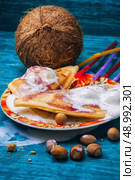 freshly baked waffle pecan coconut dessert with appendices ice cream .Shallow DOF. freshly baked waffle pecan coconut dessert . Стоковое фото, агентство Ingram Publishing / Фотобанк Лори