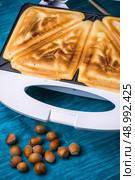 walnut toast. Стоковое фото, агентство Ingram Publishing / Фотобанк Лори