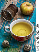 Cup of brewed tea,welding and ripe apple on new background. Стоковое фото, агентство Ingram Publishing / Фотобанк Лори
