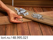 Ipe decking deck wood installation screws clips and fasteners. Стоковое фото, агентство Ingram Publishing / Фотобанк Лори