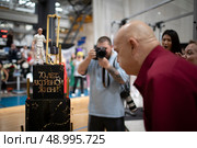 Сергей Михайлович Бубновский принимает поздравления с 70-ти летием. Редакционное фото, фотограф Дмитрий Неумоин / Фотобанк Лори