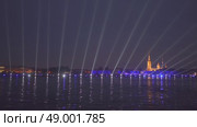 Saint-Petersburg, RUSSIA - Jun 21 2018, 4k: Fireworks show Scarlet sails repetition, Neva river, on Jun 21, 2018 in Saint-Petersburg, Russia. Стоковое видео, видеограф Сергей Богомяко / Фотобанк Лори