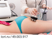 Woman getting anticellulite and anti fat therapy in beauty salon. Стоковое фото, агентство Ingram Publishing / Фотобанк Лори