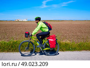 MTB Biker Bicycle touring with pannier racks and saddlebag. Стоковое фото, агентство Ingram Publishing / Фотобанк Лори