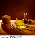 Manchego cheese from Spain with olive oil and red wine on wood. Стоковое фото, агентство Ingram Publishing / Фотобанк Лори