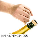 Female hand opening a bottle of champagne a new years eve. Стоковое фото, агентство Ingram Publishing / Фотобанк Лори