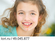 Little girl with chocolate around her mouth. Стоковое фото, агентство Ingram Publishing / Фотобанк Лори