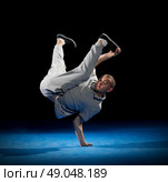 Breakdancer training on dark background. Стоковое фото, агентство Ingram Publishing / Фотобанк Лори