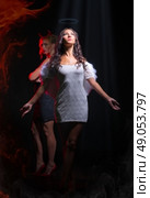 Angel and devil on dark background. Стоковое фото, агентство Ingram Publishing / Фотобанк Лори