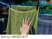 A dirty hand covered in muck is about to touch some clean laundry hanging on a clothes line. Стоковое фото, агентство Ingram Publishing / Фотобанк Лори