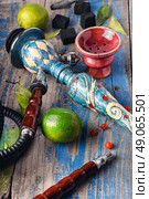 Accessories for Shisha. Dismantled parts of hookah on a wooden background with lime fruit. Стоковое фото, агентство Ingram Publishing / Фотобанк Лори