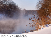 Sunny winter morning on a river Svisloch, Belarus. Стоковое фото, агентство Ingram Publishing / Фотобанк Лори