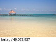 wooden pier on the Isla Contoy, Mexico. Стоковое фото, агентство Ingram Publishing / Фотобанк Лори