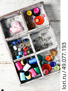 Threads and a set of buttons and bobbin on a bright light background. Working inventory seamstresses. Стоковое фото, агентство Ingram Publishing / Фотобанк Лори