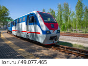 Узкоколейный тепловоз ТУ10-020. Детская железная дорога. Лиски, Воронежская область. Редакционное фото, фотограф Анна Карасева / Фотобанк Лори