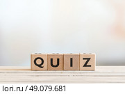 Quiz sign made of wood on a wooden table. Стоковое фото, агентство Ingram Publishing / Фотобанк Лори