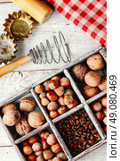 Wooden box with walnuts and pine nuts and hazelnuts. Box with nuts. Стоковое фото, агентство Ingram Publishing / Фотобанк Лори