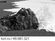 Rock formation with sea foam on beach, Pacific Rim National Park Reserve, Tofino, Vancouver Island, British Columbia, Canada. Стоковое фото, агентство Ingram Publishing / Фотобанк Лори