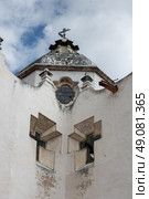 Low angle view of the church exterior walls, Sanctuary of Atotonilco, San Miguel de Allende, Guanajuato, Mexico. Стоковое фото, агентство Ingram Publishing / Фотобанк Лори