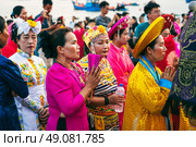 Vietnamese women in colorful Cham costumes near Po Nagar Towers in Nha Trang at a celebration. NHA Trang, Vietnam - April 17th, 2025. Редакционное фото, фотограф Корчагина Анастасия / Фотобанк Лори