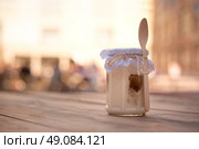 packed jar of tiramisu on wooden table. Стоковое фото, агентство Ingram Publishing / Фотобанк Лори