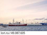 Ships by the docks in the land of Iceland. Стоковое фото, агентство Ingram Publishing / Фотобанк Лори