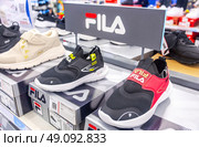 Fila новые стильные кроссовки. Спортивная обувь. Fila — южнокорейский бренд спортивной одежды. Редакционное фото, фотограф FotograFF / Фотобанк Лори