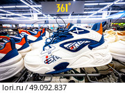 Кроссовки 361°, спортивная обувь. 361degrees — один из ведущих международных спортивных брендов. Редакционное фото, фотограф FotograFF / Фотобанк Лори