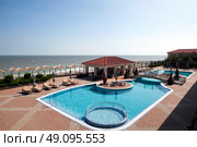 Панорама Отеля «Sun Resort» на первой линии Бердянской Косы, на побережье Азовского моря. Бердянск. Запорожская область. Редакционное фото, фотограф Сергей Афанасьев / Фотобанк Лори