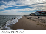 Песчаный пляж Бердянской Косы на побережье Азовского моря. Бердянск. Запорожская область. Стоковое фото, фотограф Сергей Афанасьев / Фотобанк Лори