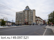 Здание Нижполиграф в городе Нижний Новгород. Дом трудолюбия им. Михаила и Любови Рукавишниковых. Редакционное фото, фотограф Константин Григорьев / Фотобанк Лори