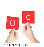 O written on cards held by hands. Стоковое фото, агентство Ingram Publishing / Фотобанк Лори