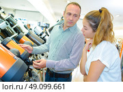 Man and young lady looking at telescopes. Стоковое фото, агентство Ingram Publishing / Фотобанк Лори