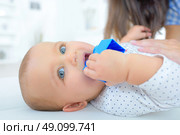 Baby chewing toy. Стоковое фото, агентство Ingram Publishing / Фотобанк Лори