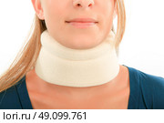 Woman wearing a neck brace. Стоковое фото, агентство Ingram Publishing / Фотобанк Лори