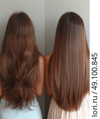 Before and after hair care: back view - transforming dry and frizzy hair into smooth and shiny hair. Уход за волосами до и после: вид сзади - превращение сухих и пушащихся волос в гладкие и блестящие. Стоковое AI-изображение, AI-художник Katsiaryna Repich / Фотобанк Лори