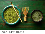 Matcha tea powder bamboo whisk chasen and spoon for japanese ceremony. Стоковое фото, агентство Ingram Publishing / Фотобанк Лори