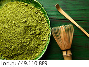 Matcha tea powder bamboo whisk chasen and spoon for japanese ceremony. Стоковое фото, агентство Ingram Publishing / Фотобанк Лори