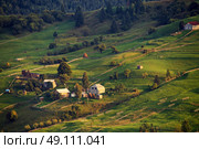 September rural scene in Carpathian mountains. Authentic village and fence. Стоковое фото, агентство Ingram Publishing / Фотобанк Лори
