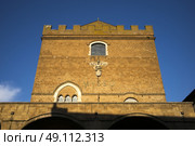 Low angle view of a historic building, Orvieto, Terni Province, Umbria, Italy. Стоковое фото, агентство Ingram Publishing / Фотобанк Лори