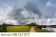 Summer storm landscape. Dramatic cloudy sky. Hurricane and rain in Belarus. Стоковое фото, агентство Ingram Publishing / Фотобанк Лори