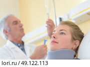 nurse checking perfusion. Стоковое фото, агентство Ingram Publishing / Фотобанк Лори