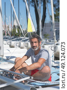 attractive sailor rigging hobbie-cat before sailing course. Стоковое фото, агентство Ingram Publishing / Фотобанк Лори
