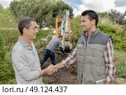 handshake with gardener. Стоковое фото, агентство Ingram Publishing / Фотобанк Лори