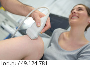 physiotherapist doctor performs treatment on a patients leg. Стоковое фото, агентство Ingram Publishing / Фотобанк Лори