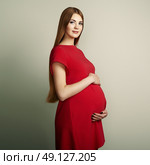 Portrait of the young pregnant woman. Pregnancy, love, people and expectation concept. Happy pregnant lady with long hair. Стоковое фото, агентство Ingram Publishing / Фотобанк Лори