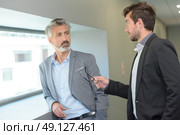 elegant man talking to his workmate with the gesticulation. Стоковое фото, агентство Ingram Publishing / Фотобанк Лори