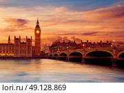 Big Ben Clock Tower London at Thames River England. Стоковое фото, агентство Ingram Publishing / Фотобанк Лори