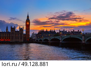 Big Ben Clock Tower London at Thames River England. Стоковое фото, агентство Ingram Publishing / Фотобанк Лори